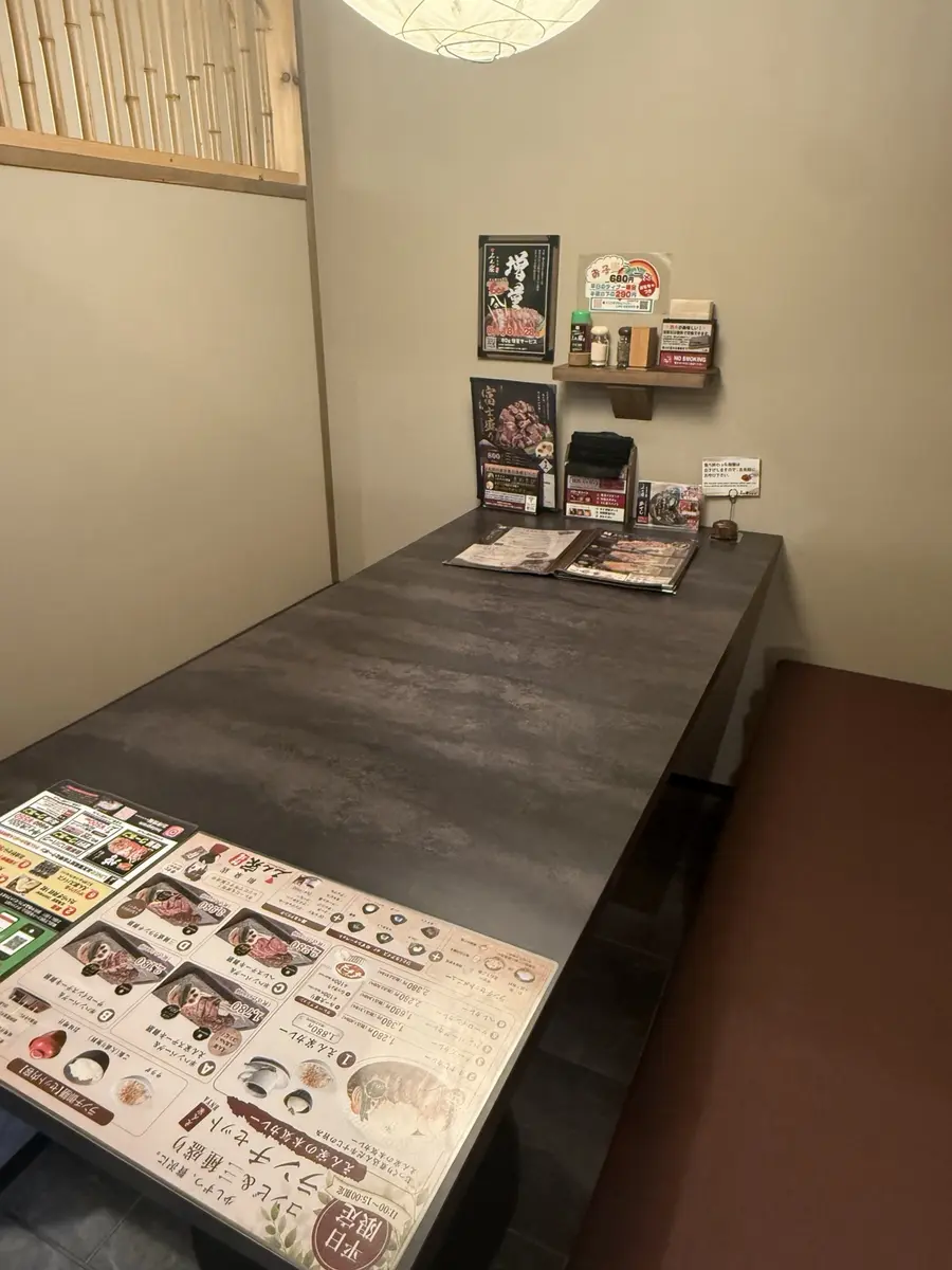 ゆったりとしたテーブルの個室席